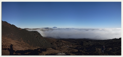 Le Piton de la Fournaise
Vue sur le Piton des Neiges son altitude 3070m point culminant de la Réunion
Mots-clés: la réunion piton de la fournaise mer de nuages cratère dolomieu piton des neiges