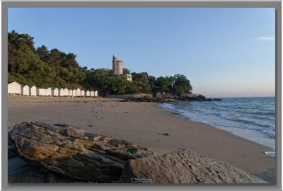 La plage de l'Anse Rouge et la tour Plantier
Vue depuis la plage sur les cabanes et la tour Plantier.
Mots-clés: anse rouge noirmoutier levée du jour