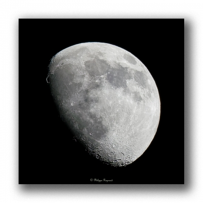 Lune gibbeuse croissante 
Prise de vue le 03/04/2020 depuis le jardin.
Mots-clés: lune gibbeuse vendée